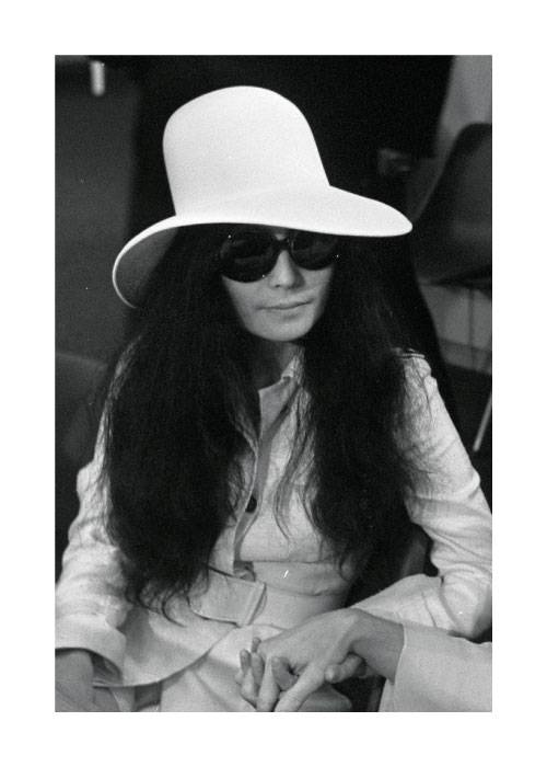 Yoko White Hat – Fotokunst