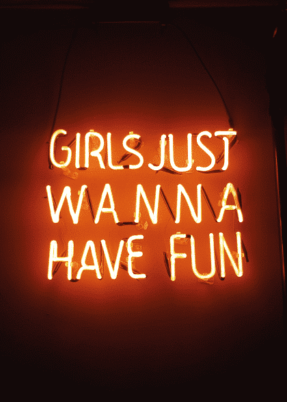 Girls Just Wanna Have Fun – Tekstplakater