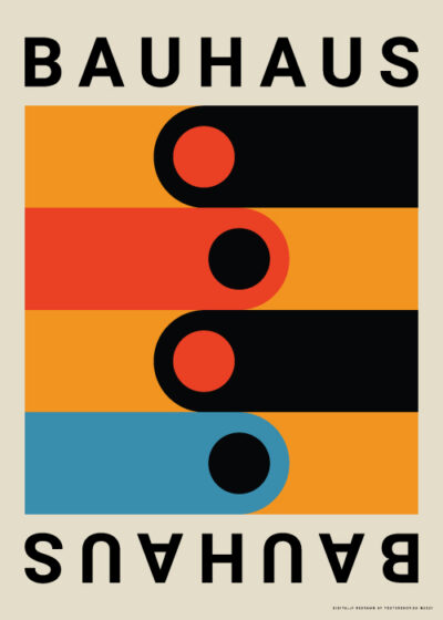 Plakaten "Bauhaus Shapes in Rows" viser farverige geometriske former i rækker på en lys beige baggrund. Original Postershop kunstplakat inspireret af Bauhaus-skolen. Kan købes hos postershop.dk