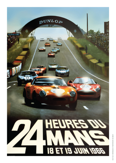 Vintage plakat af 24-timers Le Mans-løbet 1966 med racerbiler under Dunlop-broen, løbsdetaljer og deltagerinformation. En del af vores nye eksklusive samling af vintage-inspirerede plakater. Tilgængelig på postershop.dk
